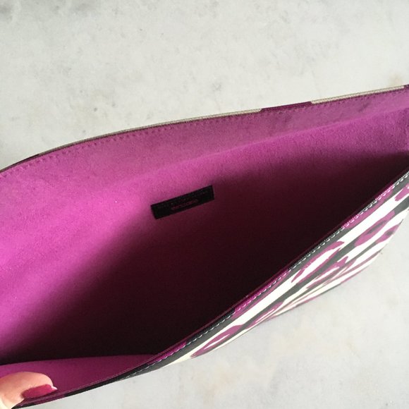 Marc Jacobs laptop tablet sleeve, black & cream striped, purple lips / kisses - Picture 7 of 10